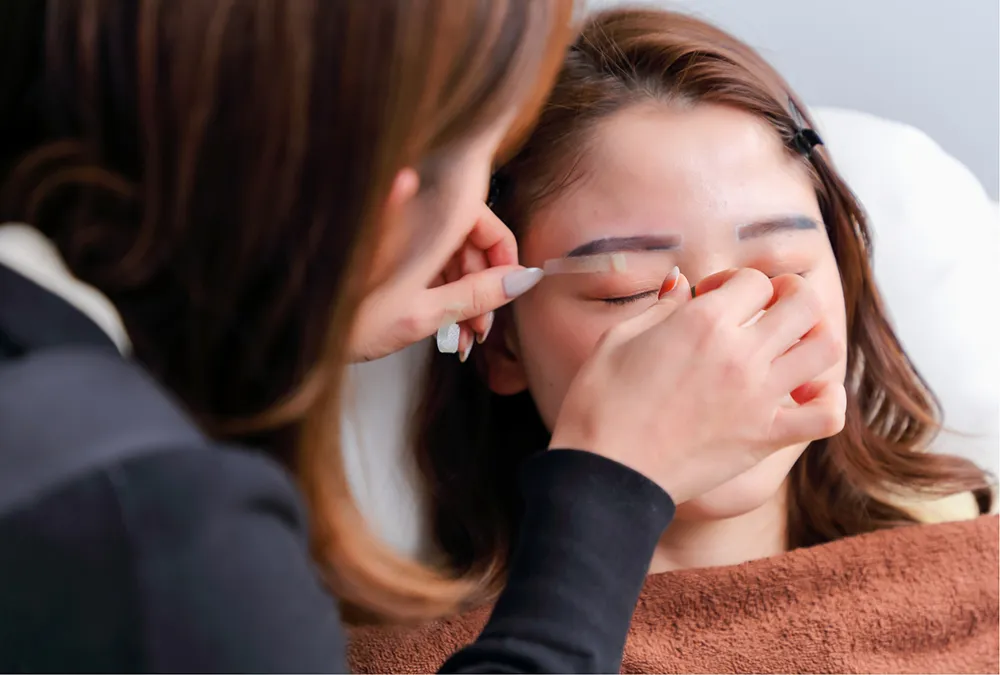 顔の印象の8割は眉で決まる